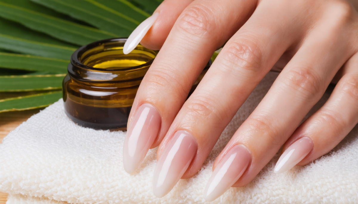 découvrez des astuces efficaces et naturelles pour accélérer la pousse de vos ongles et les garder forts et en bonne santé au quotidien.